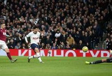 新闻爆料马拉多纳去世,世界足坛痛失巨星